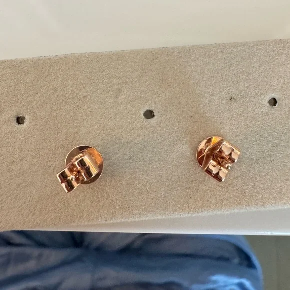 Na Hoku 14k rose gold, mother of pearl and diamonds turtle stud earrings - Picture 6 of 8